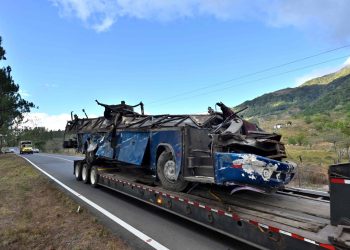 Panamá sostiene que 'llevará tiempo' identificar a los migrantes muertos en accidente de autobús.