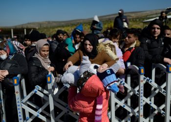 Tras el sismo, refugiados sirios de Turquía regresan a su país.