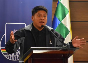 Senador Loza sospecha que ministro Lima protege a obispos, anuncia que el MAS lo evaluará