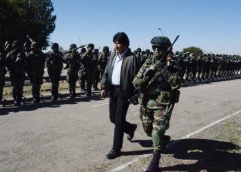 Conade advierte intento golpista de Evo, un diputado pide no coartar a militares y policías el derecho a la libre expresión