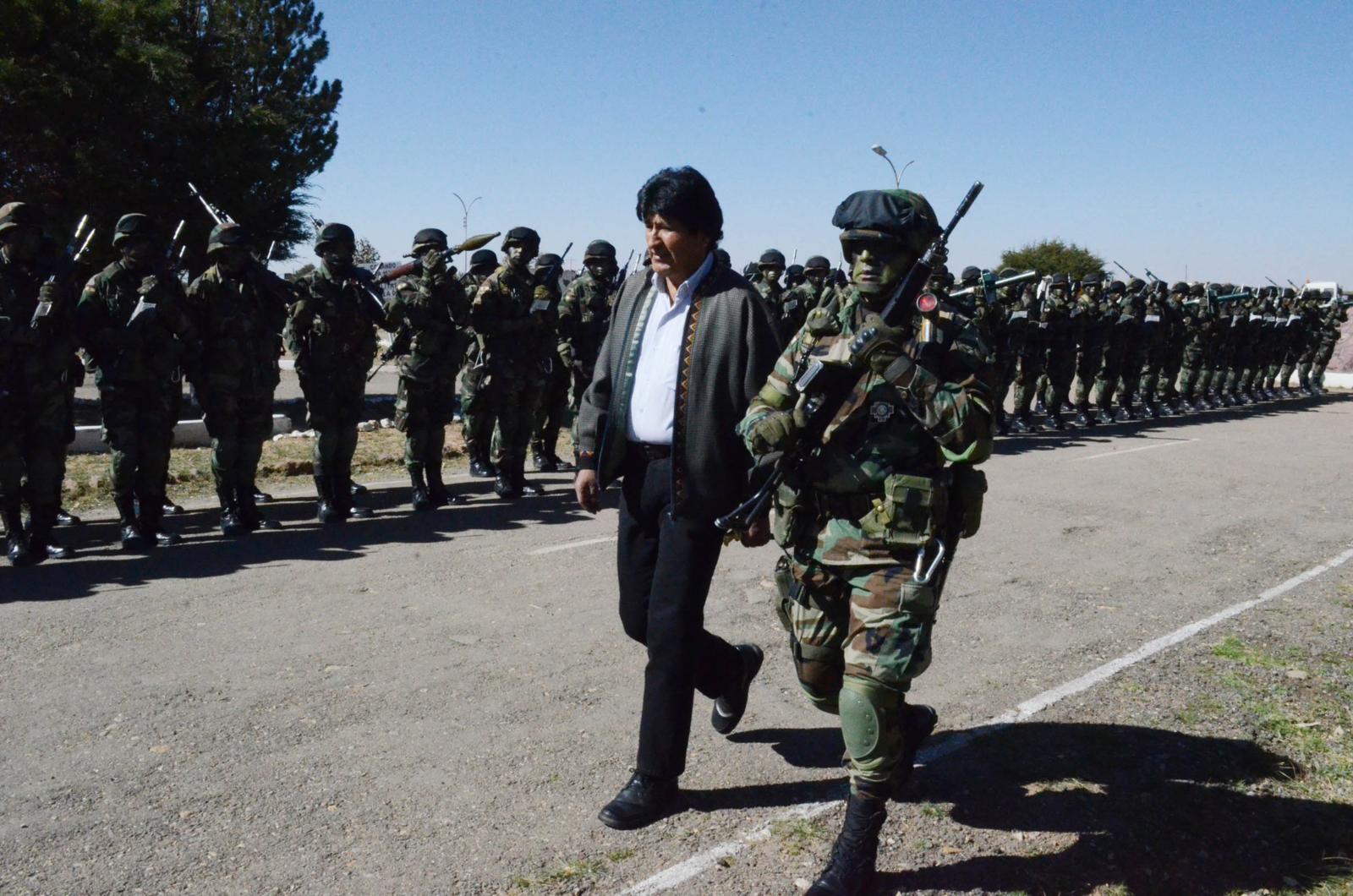 Conade advierte intento golpista de Evo, un diputado pide no coartar a militares y policías el derecho a la libre expresión