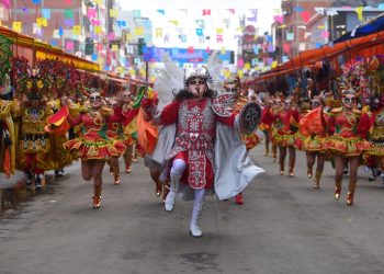 Al menos 300 mil personas disfrutaron del sábado de peregrinación en Oruro