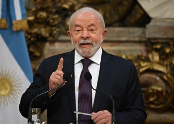 Lula visita zona donde dejó decenas de muertos y desaparecidos en Brasil.