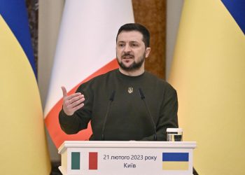 Zelenski afirma que 'Ucrania vencerá', la víspera del aniversario.