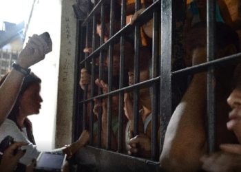 Extorsión en cárceles venezolanas: pagar o comer de la basura.