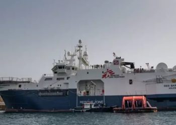 Médicos sin Fronteras arremete contra Italia por multar a un barco.