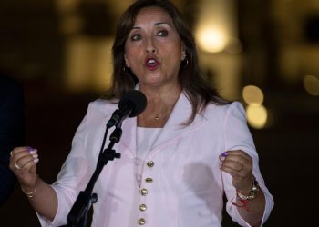 Dina Boluarte sostiene que no puede liberar a Pedro Castillo.