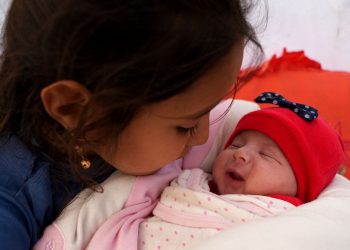 La bebé es la única de toda su familia que logró sobrevivir. Su madre, padre y sus cuatro hermanos fallecieron a causa del terremoto.