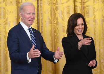 Biden considera el acuerdo sobre Irlanda del Norte 'esencial para la paz'.
