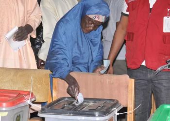 Observadores advierten la falta de transparencia en elecciones de Nigeria.