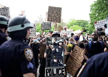 salud EEUU Nueva York indemnizará a manifestantes contra el racismo.