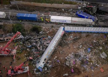 Aumentan a 43 los muertos por el accidente de tren en Grecia.