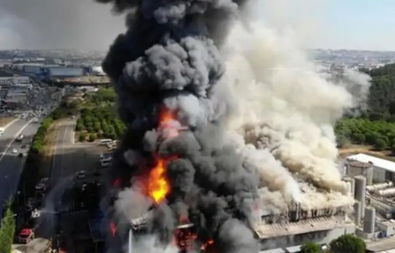 Un muerto y tres heridos en un incendio en una planta en Turquía.