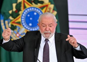 Lula transmite a Zelenski su deseo de trabajar en una iniciativa de paz.