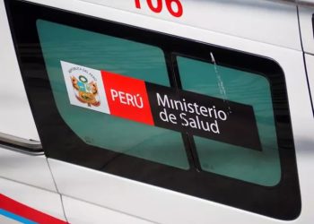Mueren doce personas en Perú tras incendiarse un autobús.