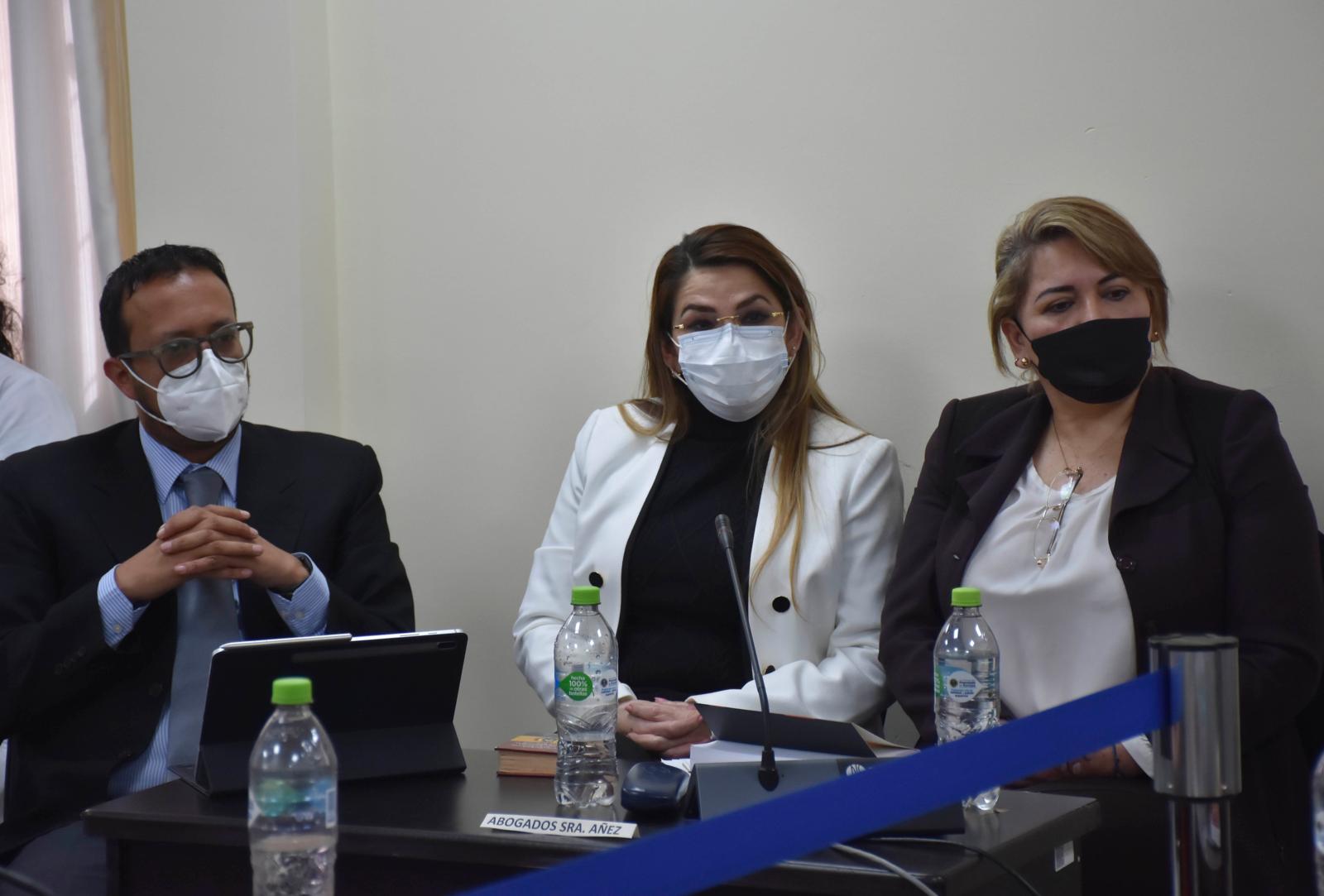 Defensa de Áñez afirma que juez ya tiene el aval del TSJ para iniciar un juicio ordinario por el caso Senkata. Foto: APG.