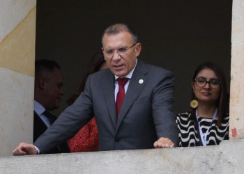 Barreras pide al Gobierno suspender 'el diálogo con narcotraficantes'.