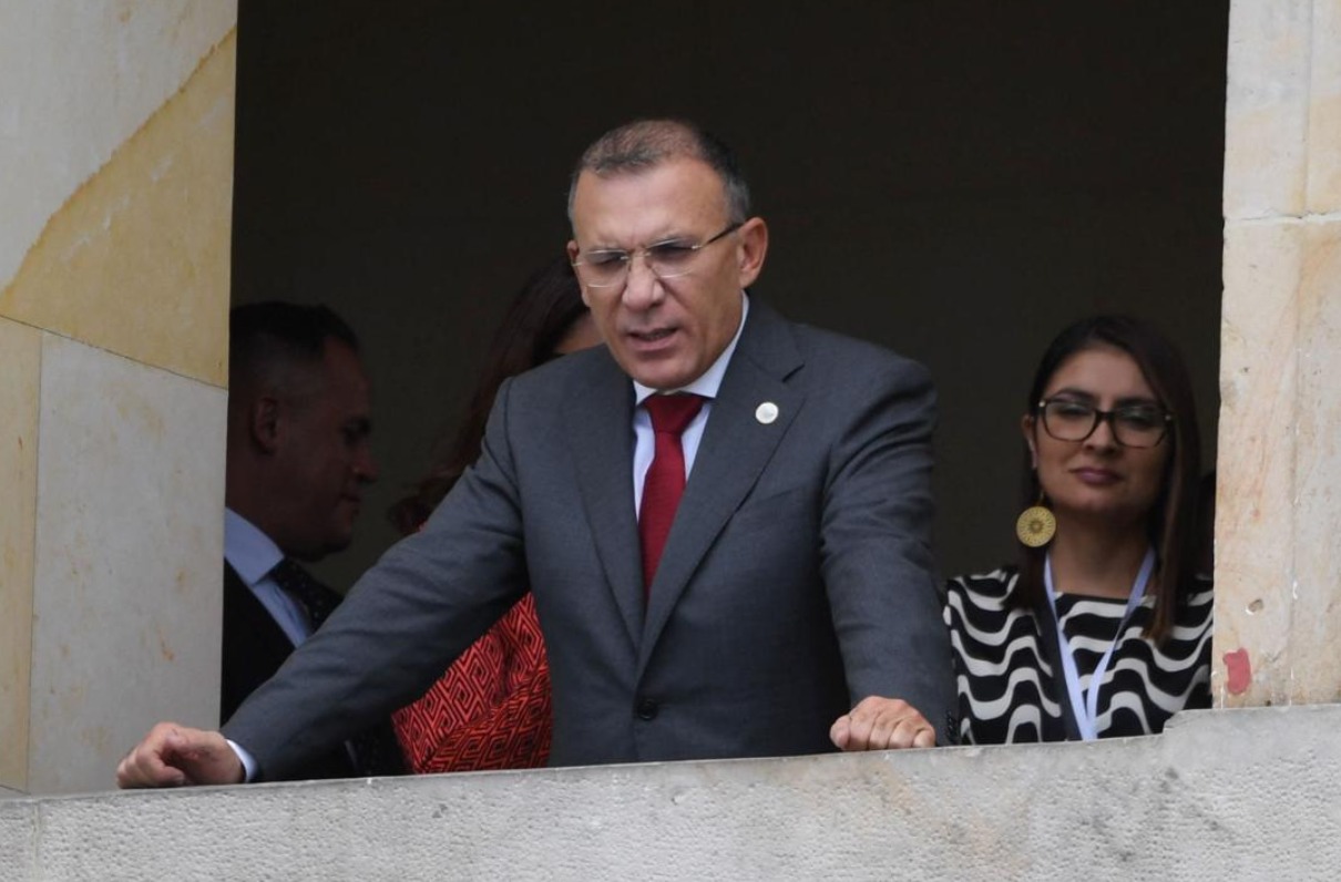 Barreras pide al Gobierno suspender 'el diálogo con narcotraficantes'.