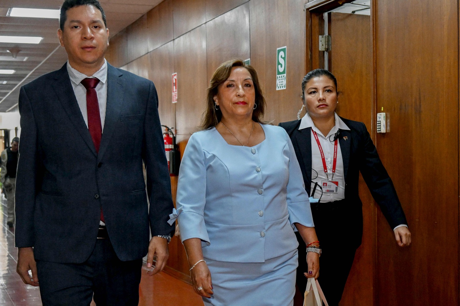 Boluarte interrogada por fiscal por sangrienta represión de protestas.