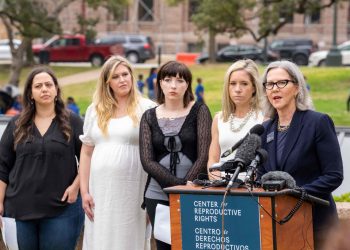 Cinco mujeres contraatacan tras negarles un aborto terapéutico en Texas.