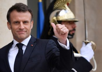 Macron propone una reforma para incluir el derecho al aborto.
