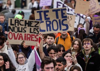 Senado francés aprueba elevar la edad mínima de jubilación a los 64 años.