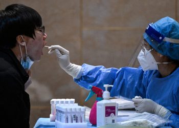Millones de personas padecen síndrome poscovid en el mundo.