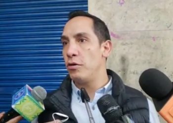 Defensa legal de Camacho presenta en La Paz 70.000 firmas de personas que quieren testificar en el caso Golpe I. Foto: Roberto Guzmán.