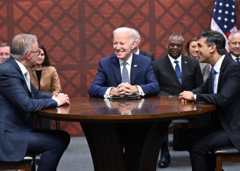 Biden defiende sistema bancario de EEUU tras quiebras.