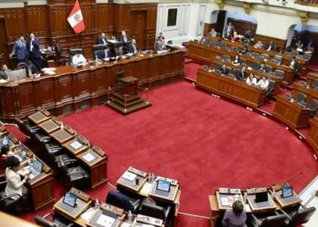La Comisión de Constitución rechaza el adelanto de elecciones.