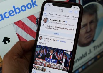 Trump publica un video en Facebook y YouTube.