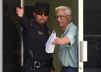 Abogados piden extraditar a coronel acusado de asesinato de periodistas.
