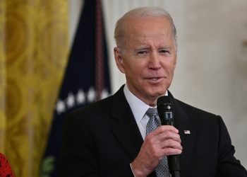 Biden accede a desclasificar información sobre el origen de la pandemia.