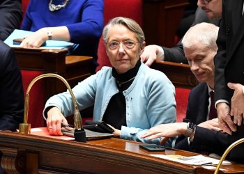 Borne acudirá al Consejo Constitucional para revisar la reforma.