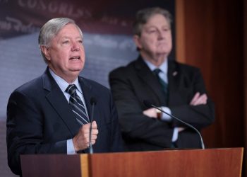 Un republicano dice que posible detención de Trump haría 'estallar' EEUU.