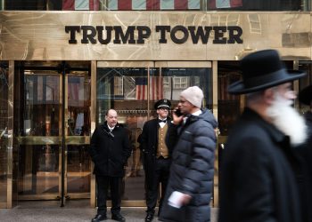 Gran jurado de NY cancela sesión, retrasando cargos contra Trump.