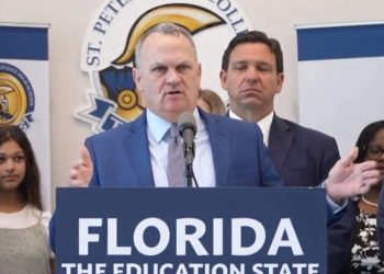 Florida se dispone a prohibir la enseñanza de asuntos relacionados con la orientación sexual y la identidad de género en todos los cursos escolares.