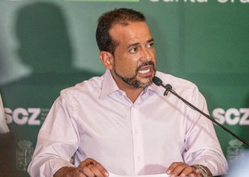 Camacho pide a la CIDH un GIEI para investigar el paro cívico de 36 días en Santa Cruz y Áñez exige un debido proceso.