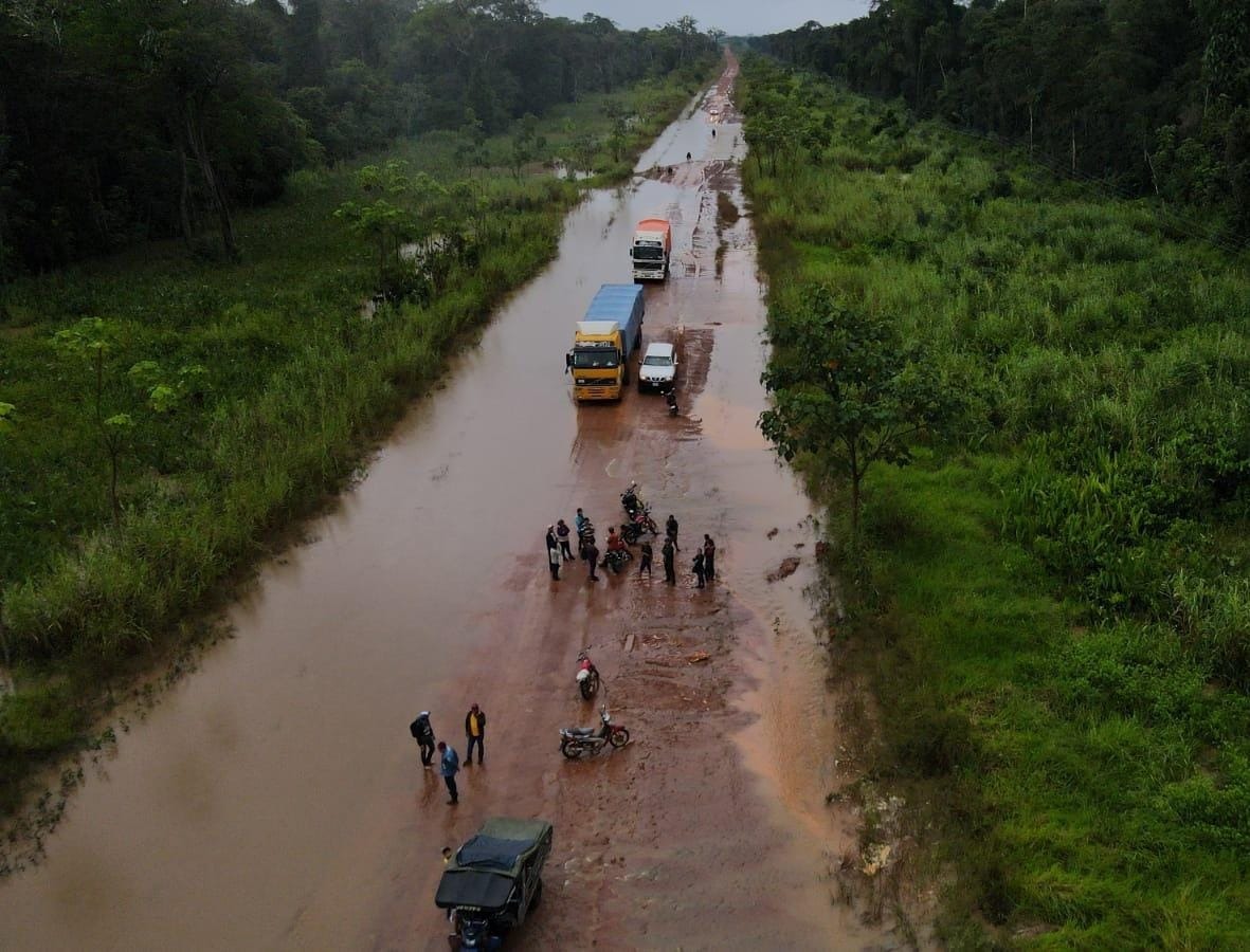 Río Tahuamanu Amazonía de Brasil.director británico activistas indígenas