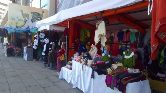 Desde el 14 de octubre se instalará en la Terminal de El Alto la feria de las mañaneras. FOTO: GAMEA