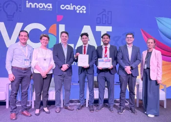 Premian a startup universitaria que conversa con el paciente, analiza y registra sus síntomas