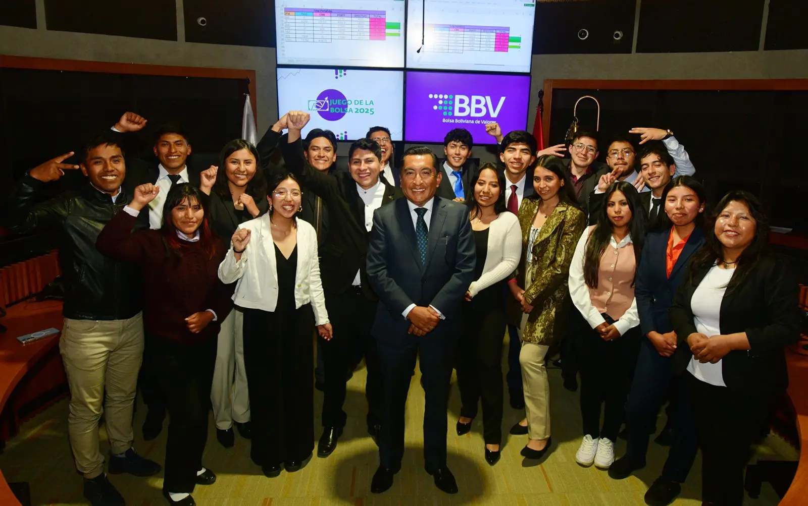 Más de 100 equipos compitieron en el Juego de la Bolsa
