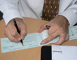 Las operaciones con cheques caen 57% en siete años