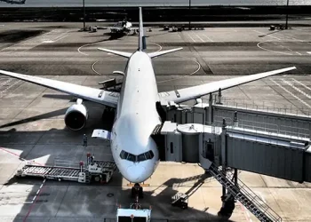 Elecciones: se restringirán vuelos nacionales y viajes terrestres