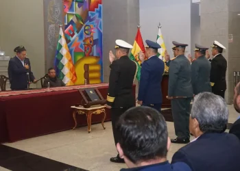 Arce renueva Alto Mando militar a tres días de elecciones