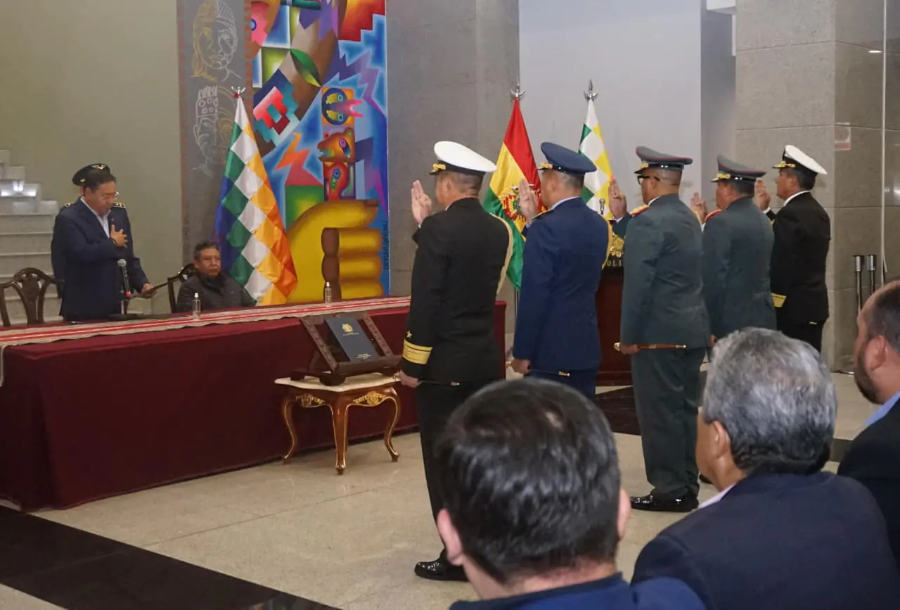 Arce renueva Alto Mando militar a tres días de elecciones
