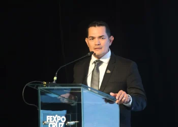 Abraham Nogales asume la presidencia de Anapo con llamado a la unidad