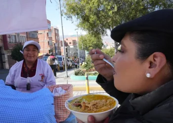 Capacitan a mujeres dueñas de carritos de comida