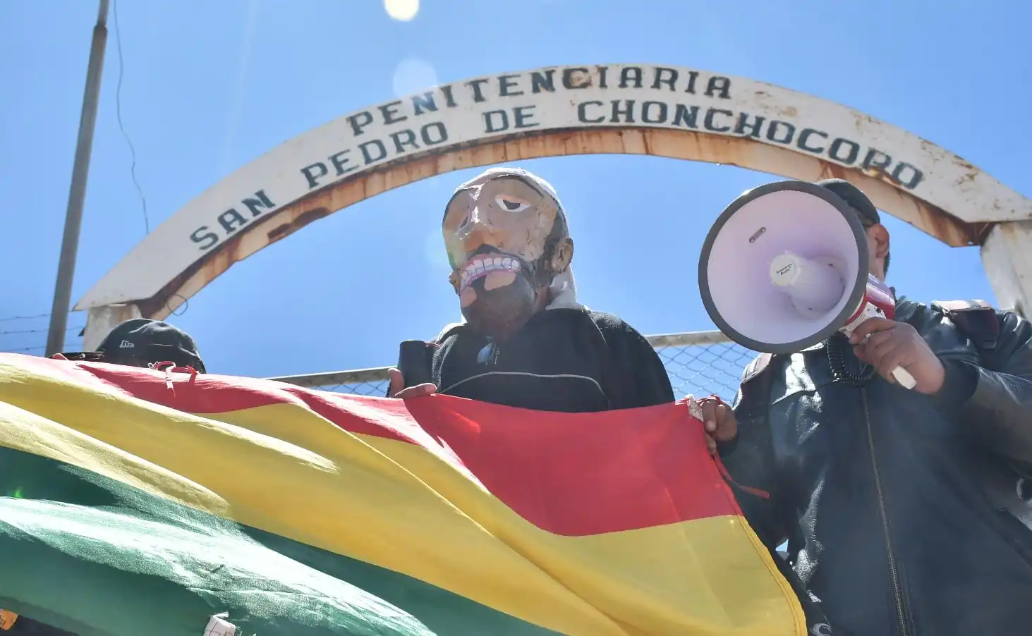 Abogado de Camacho: Ya están mandamientos para su salida de Chonchocoro