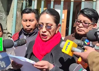 Alanoca acusa al Gobierno y al TSE de ‘amañar’ las elecciones